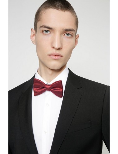 Pre-tied bow tie in silk...