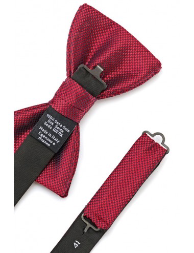 Pre-tied bow tie in silk...