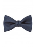 Pre-tied bow tie in silk...