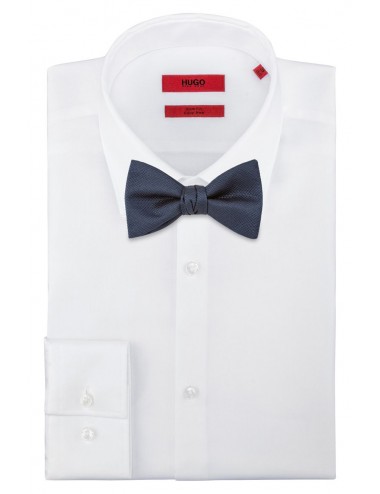 Pre-tied bow tie in silk...